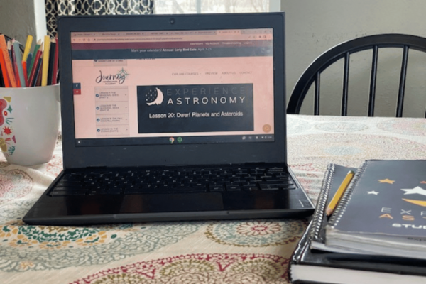 The Uncomplicated Online Homeschool Science Moms + Kids Will Love