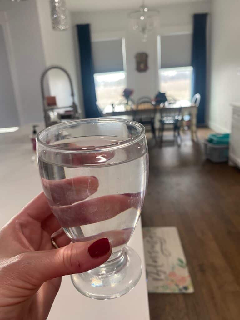 Drinking warm water in the morning is a surprisingly healthy way to start the day. Here are three reasons why (+ three famous women who swear by this habit).